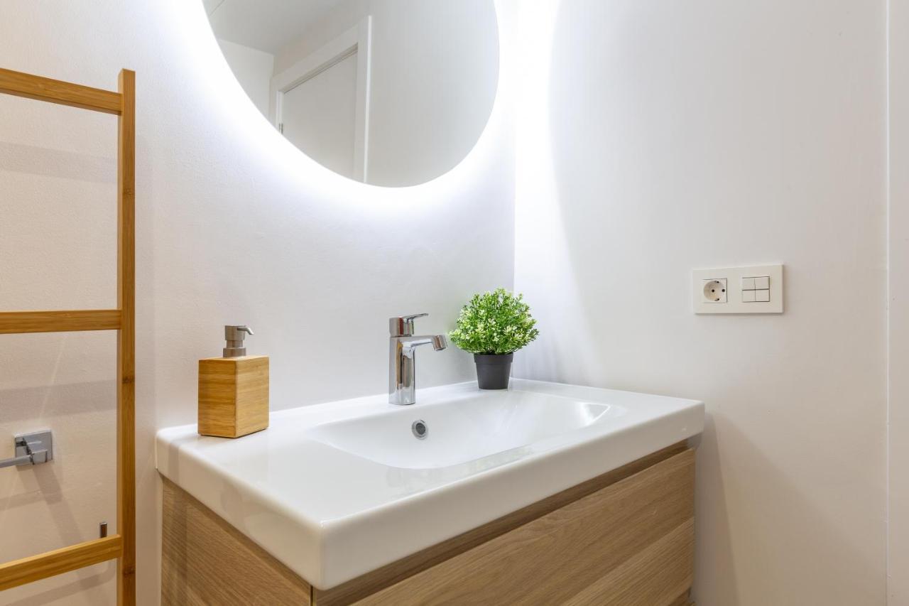 Apartamento Junto Al Faro .Marbella Centro.Vistas Mar Y El Puerto. Ngoại thất bức ảnh